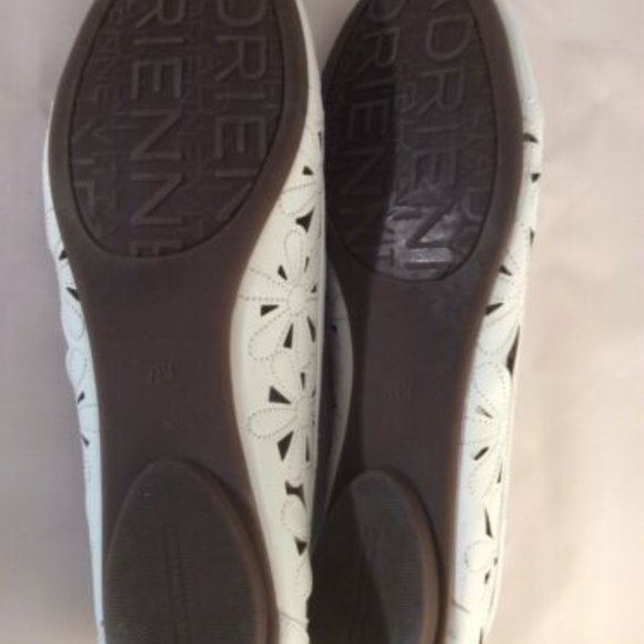 SOLD!Adrienne Vittadini Womens White Leather Floral Slip On Shoes Flats 7.5M - Picture 7 of 8